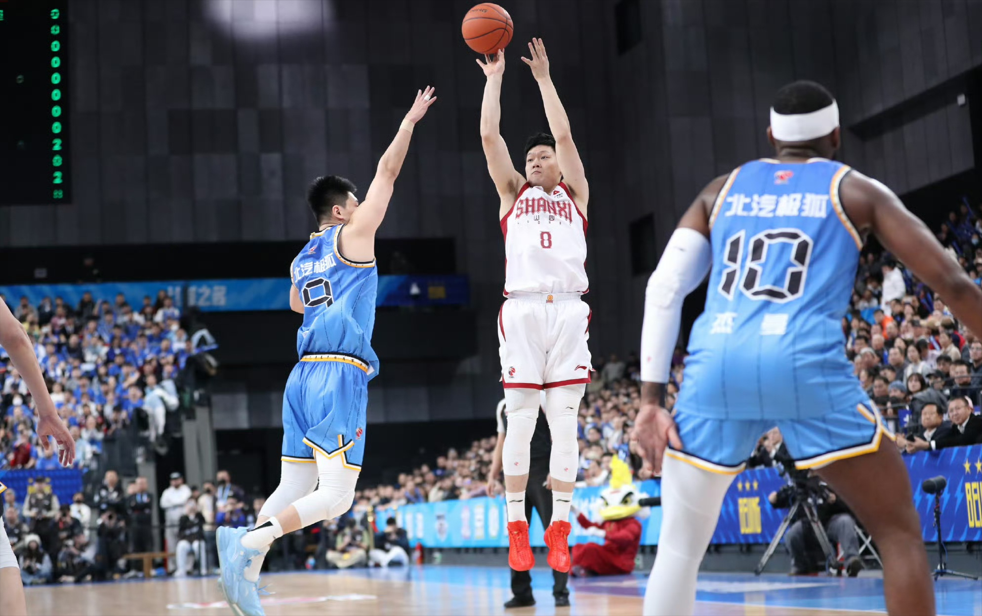 kaiyun网站-临危受命！张宁末节8分忘我怒吼，媒体人：伤没好利索主动请缨