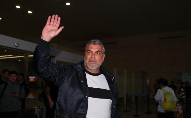 开云体育-中超冠军主帅离任！奥拉罗尤：对球迷球员说声抱歉