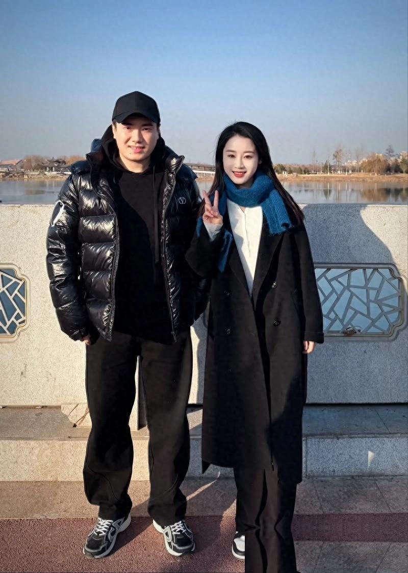 开云体育-两次嫁给梁靖崑,退圈安心照顾两个儿子,如今丈夫成为大学教授